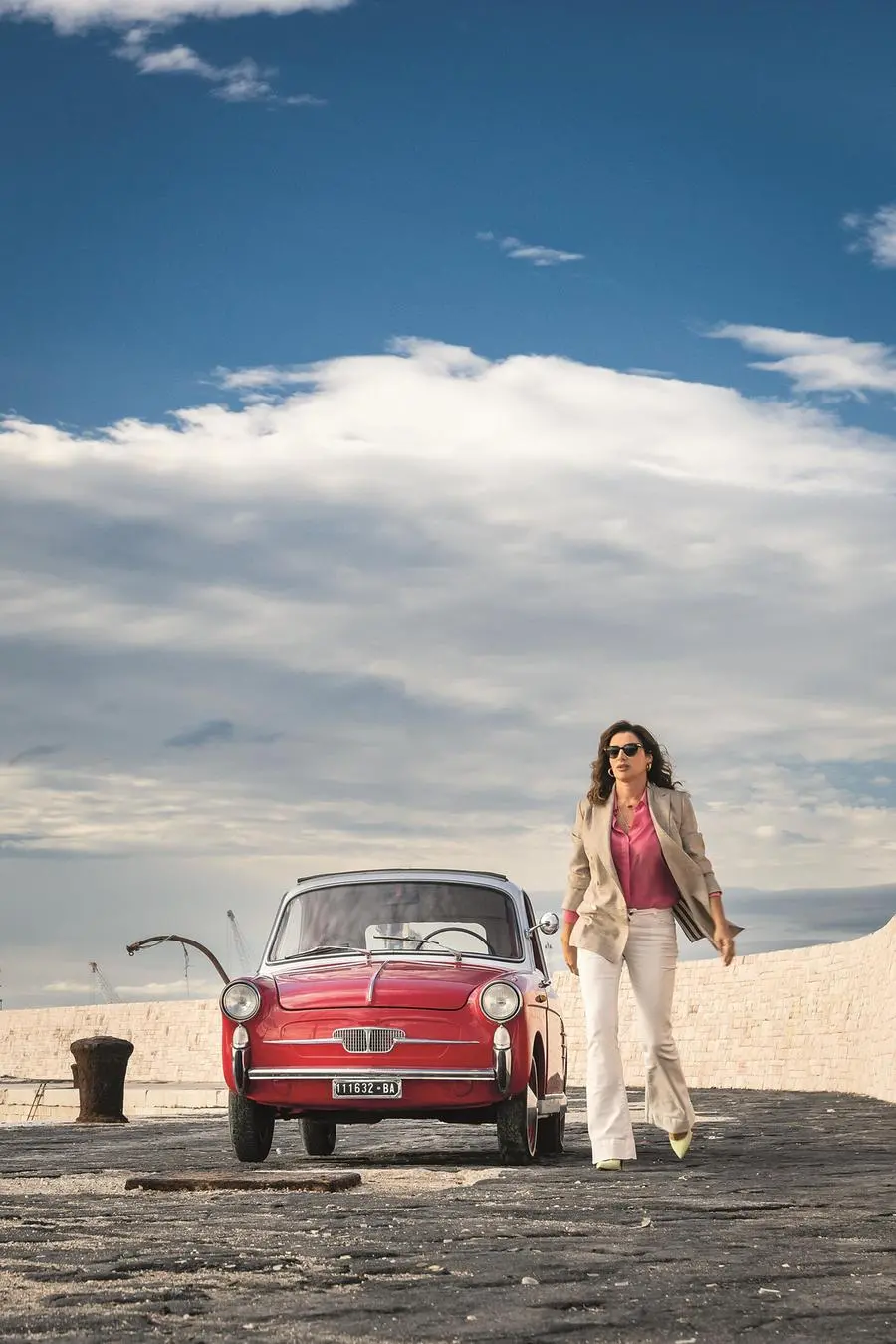 Le indagini di Lolita Lobosco è la serie televisiva che vede Luisa Ranieri protagonista, dai libri di Gabriella Genisi. La quarta stagione è prevista per l’autunno 2026.