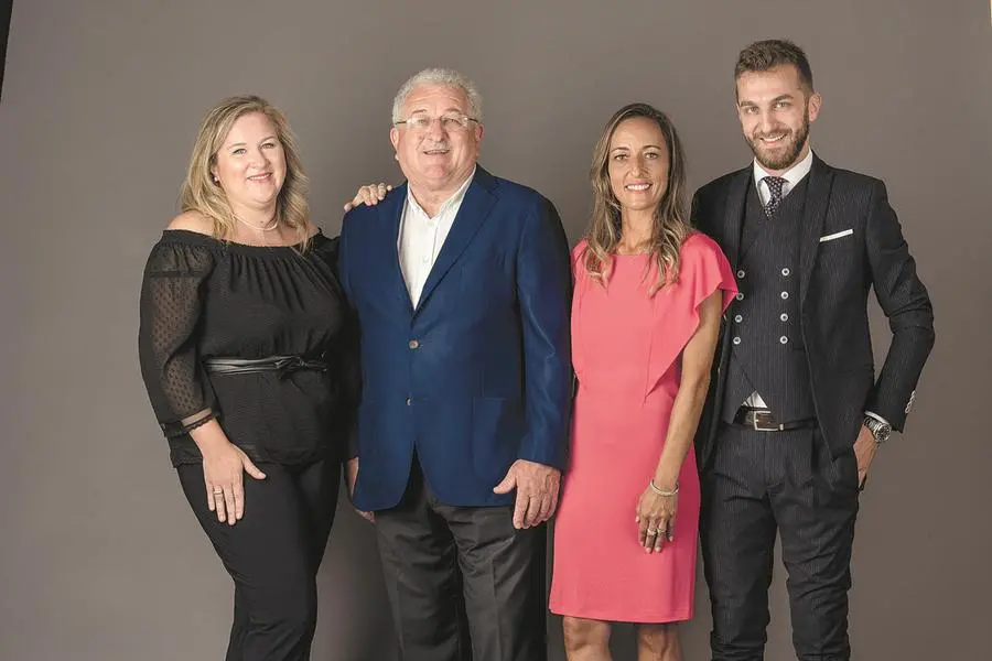 Il Grand Hotel di Montegrotto è gestito da oltre trent’anni dalla famiglia Legnaro e dalla seconda generazione. Da sinistra: Alice Cucco, responsabile vendite; Adriano Legnaro, tra i fondatori; Elena Corso, responsabile del centro wellness; Riccardo Cucco, responsabile marketing.