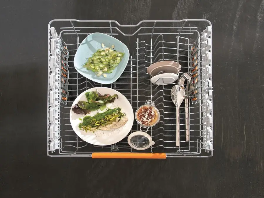 Carpaccio di gambi di asparagi, citronette ed erbe aromatiche