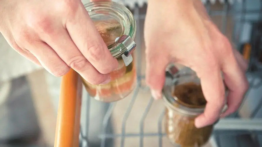 Mousse di centrifugato di pera con scaglie di cioccolato bianco