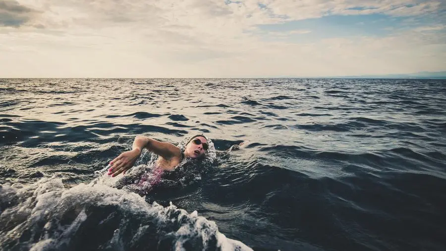 Mare d’inverno: si scoprono tutti i benefici di un tuffo fuori stagione