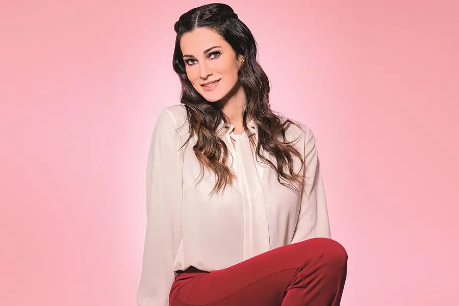L\\'attrice Manuela Arcuri (foto di Andrea Ciccal\\u00E8) ha risolto con la radiofrequenza pulsata il mal di schiena dovuto all\\'ernia del disco.