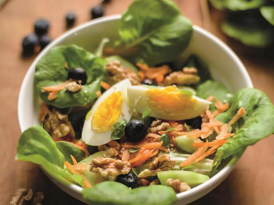 Abbronzatura: le insalatone ricche di vitamine per proteggere la pelle