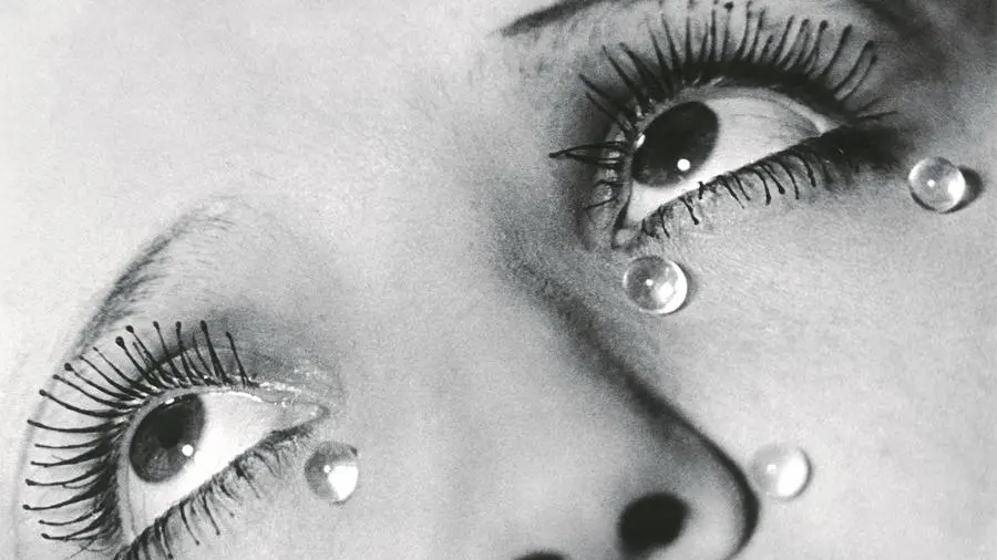 Le lacrime sciolgono il dolore: mai soffocarle