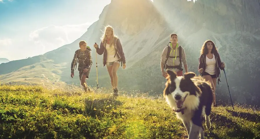 Il dog trekking è sempre più popolare