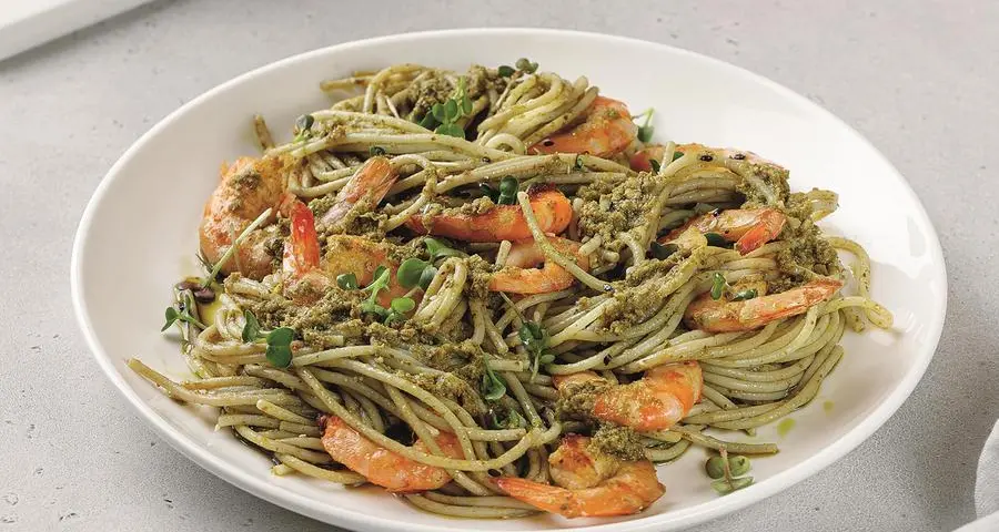 Pasta integrale con gamberi e pesto di pistacchio