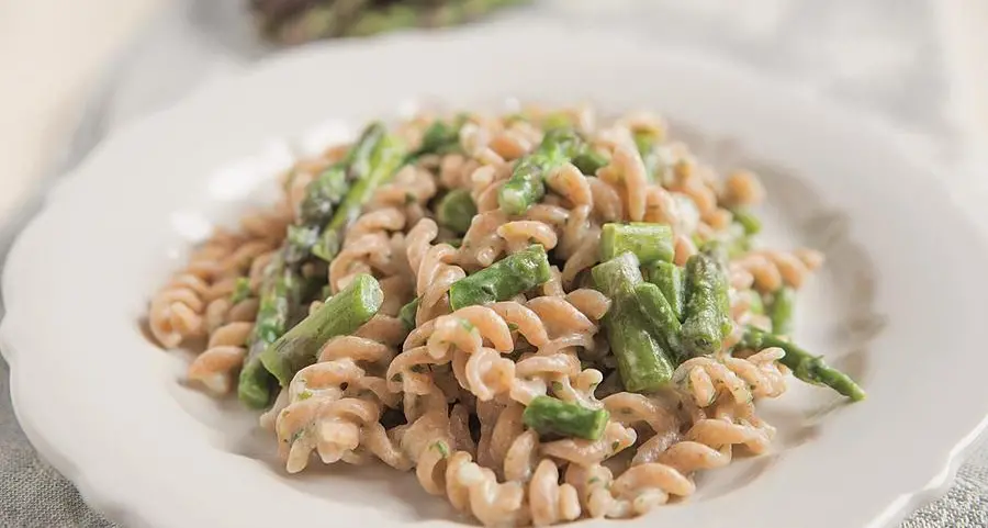Pasta integrale con ceci e asparagi