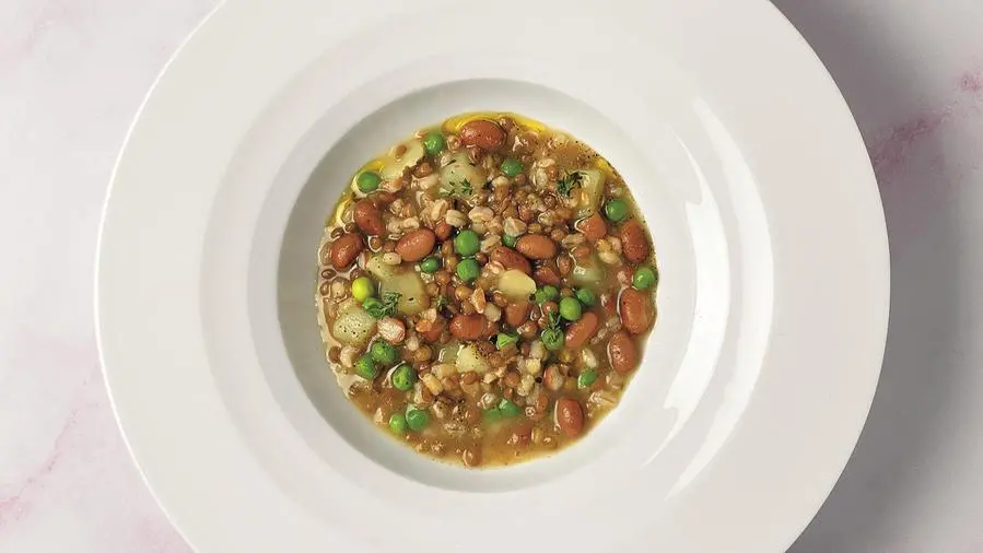 Zuppa di cereali e legumi