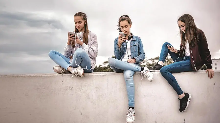 Giuseppe Lavenia: «Dipendenza da cellulari? I genitori dovrebbero dare il buon esempio»