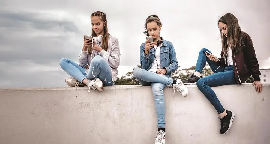 Giuseppe Lavenia: «Dipendenza da cellulari? I genitori dovrebbero dare il buon esempio»