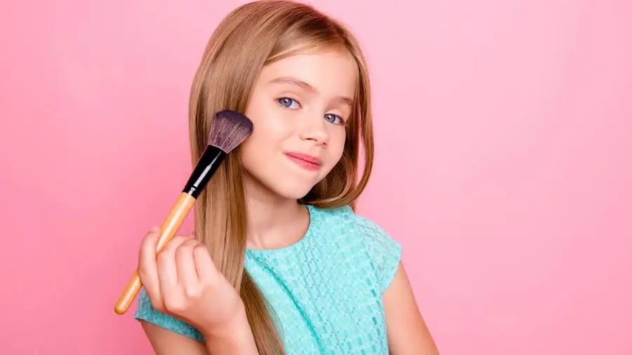 La cosmesi non è per le bambine: dai social l’ossessione per la pelle perfetta