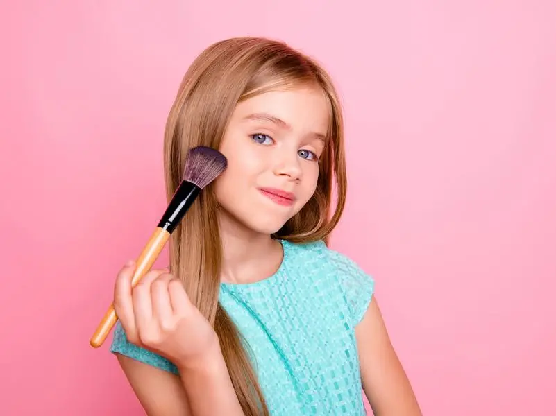 La cosmesi non è per le bambine: dai social l’ossessione per la pelle perfetta
