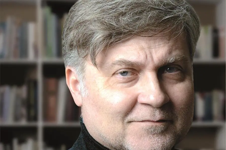 Franz Bergonzi, architetto e designer, \\u00E8 stato professore incaricato alla facolt\\u00E0 di Design industriale del Politenico di Milano. \\u00C8 nato nel 1967 a Piacenza, dove lavora e vive con la moglie e la figlia.