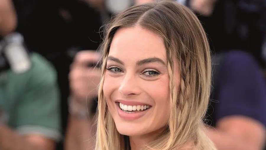 Margot Robbie: «All’improvviso un’ernia del disco cervicale, ora faccio pilates»