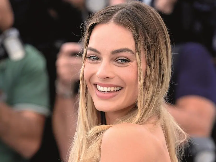 Margot Robbie: «All’improvviso un’ernia del disco cervicale, ora faccio pilates»