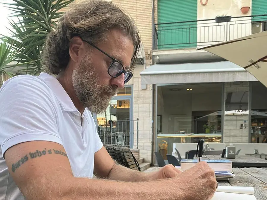 La storia di Michele: «La scrittura è stata salvifica, mi ha permesso di raccontare la neurodivergenza»