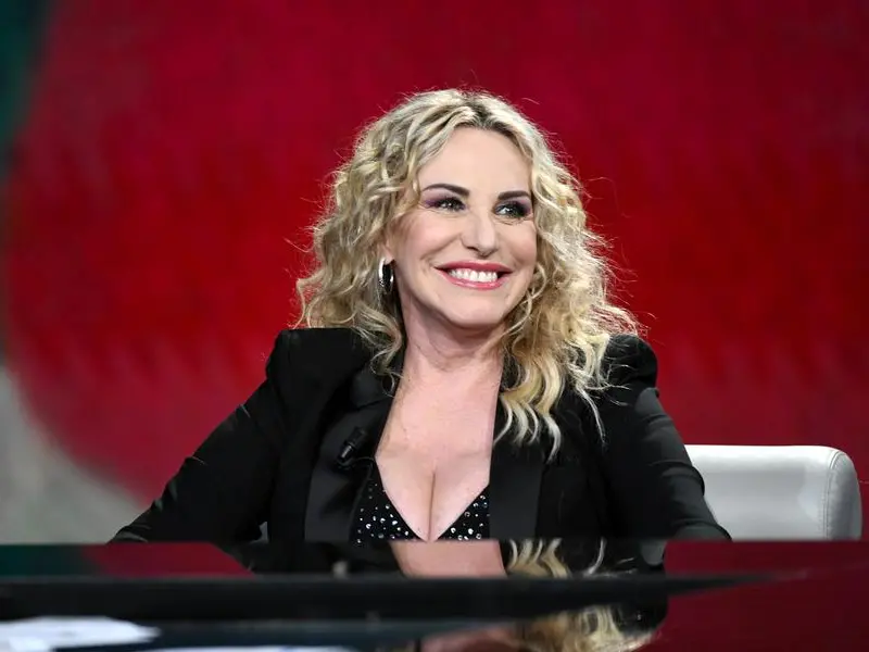 Antonella Clerici: «Una brutta formazione ovarica tolta in tempo: fate prevenzione, andate dal ginecologo»