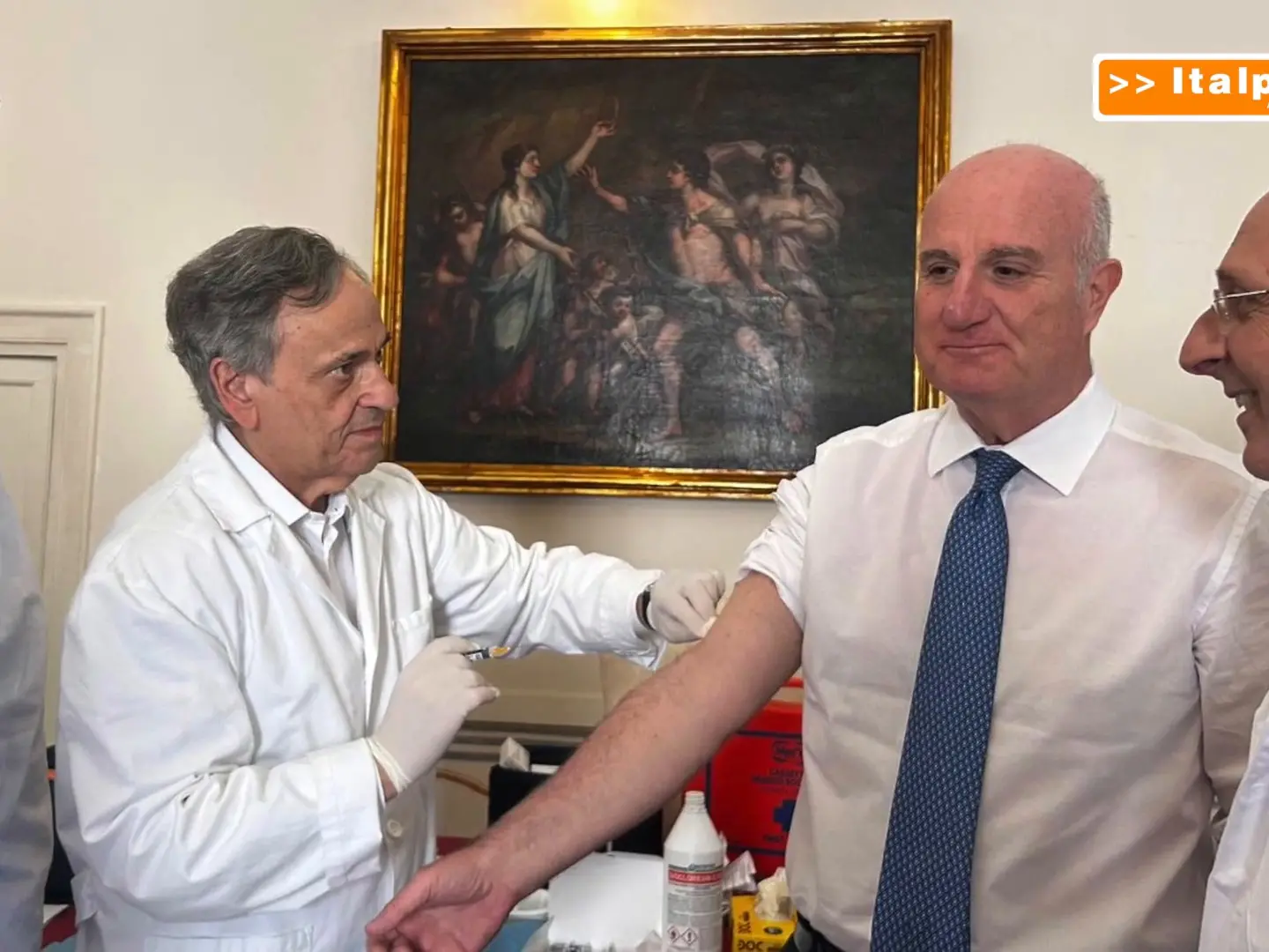 A Palermo medici e istituzioni si vaccinano contro l'influenza