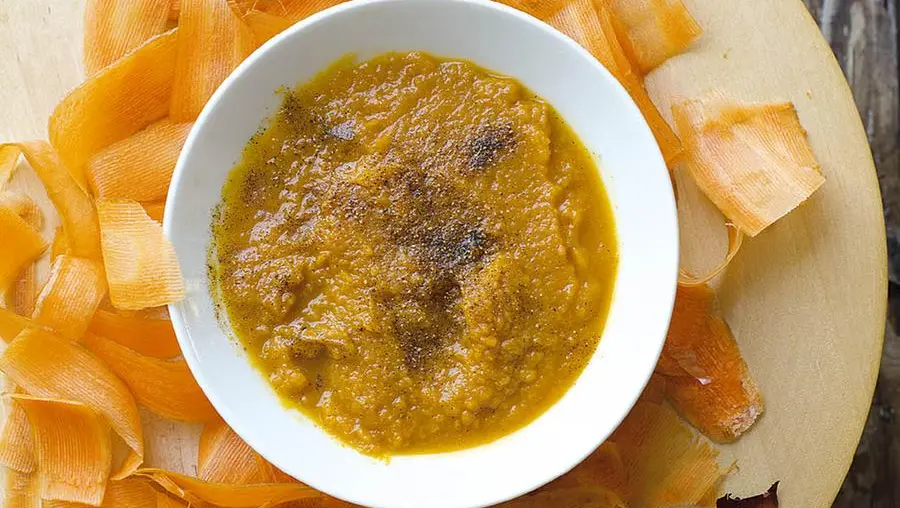Vellutata di carote e zucca con cipolle bianche