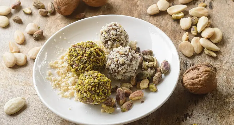 Dolcetti senza cottura con datteri e cacao