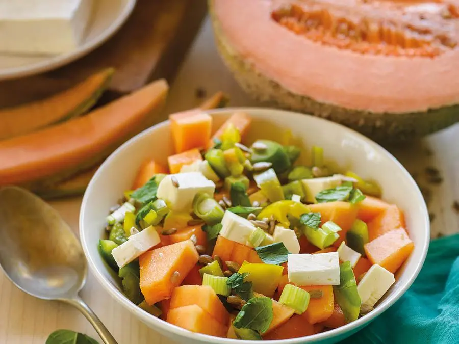 Insalatona di melone, peperone, feta e zenzero