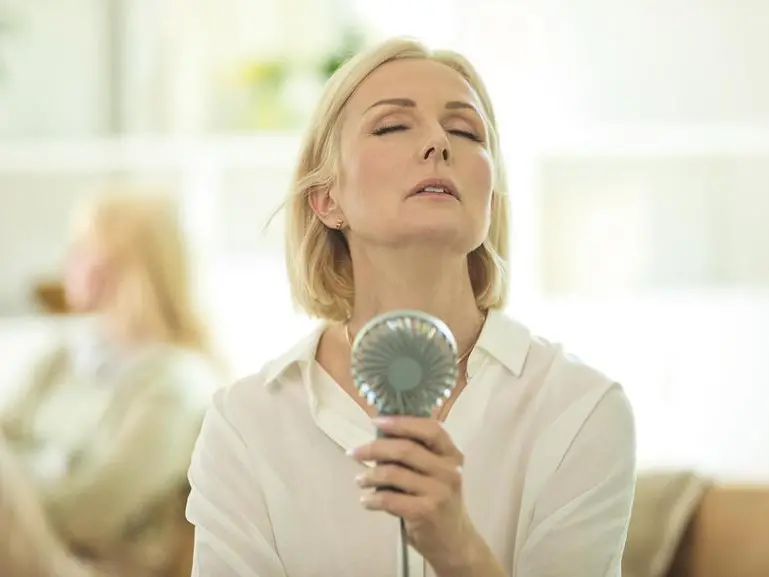 Menopausa: il primo farmaco non ormonale che elimina le vampate
