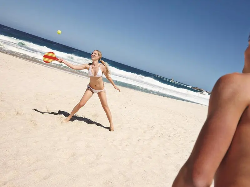 Lo sport in spiaggia migliora postura, equilibrio e coordinazione