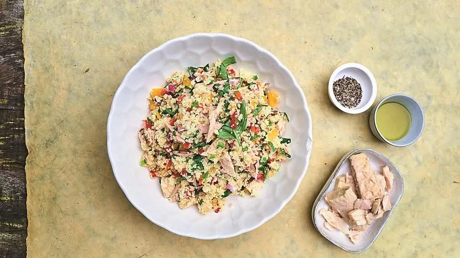 Insalata di cous cous integrale con tonno