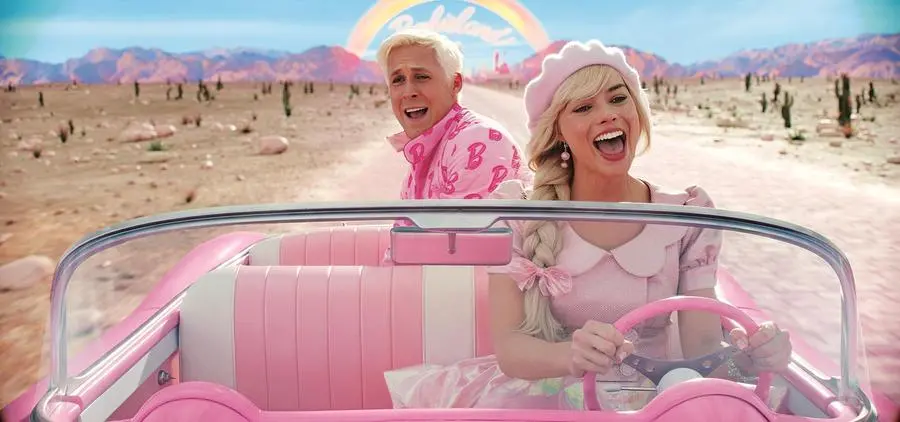 L'attrice australiana in una scena di Barbie con Ken, interpretato da Ryan Gosling