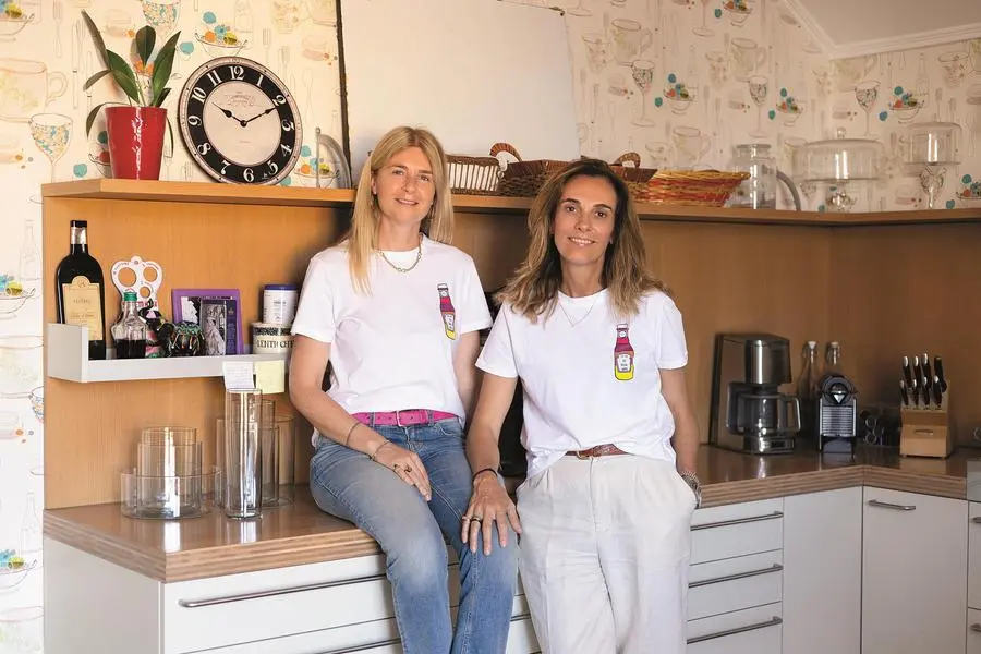 Le due fondatrici della community The SocialSauce Alessandra Fortuna (a sinistra) e Chiara Ghibellini. La foto \\u00E8 di Costanza Longhini.