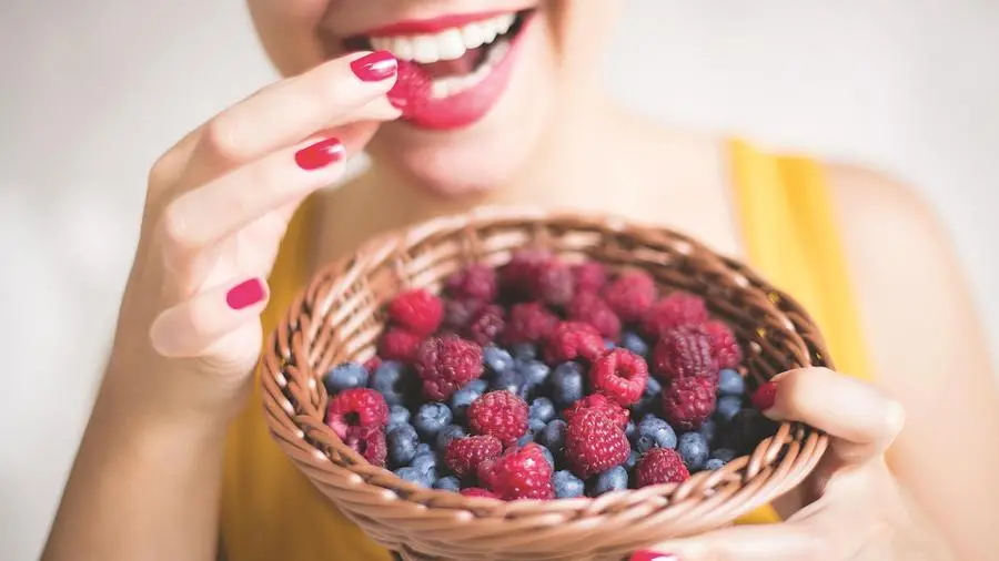 Gli 11 ingredienti alleati di denti e gengive