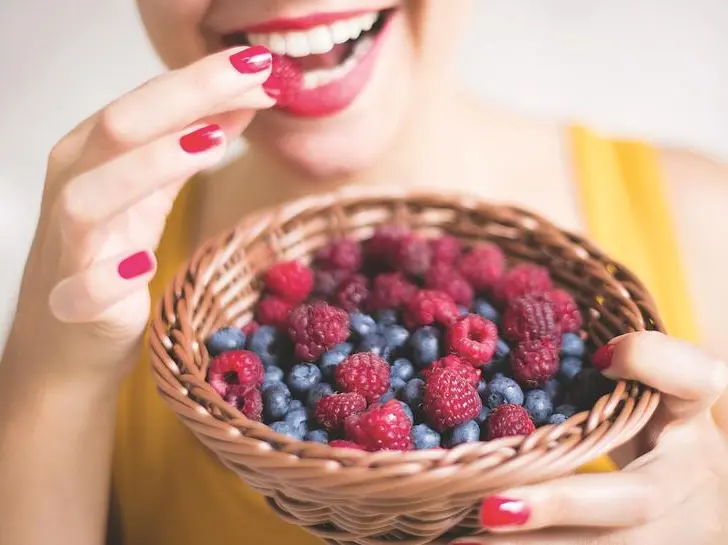 Gli 11 ingredienti alleati di denti e gengive