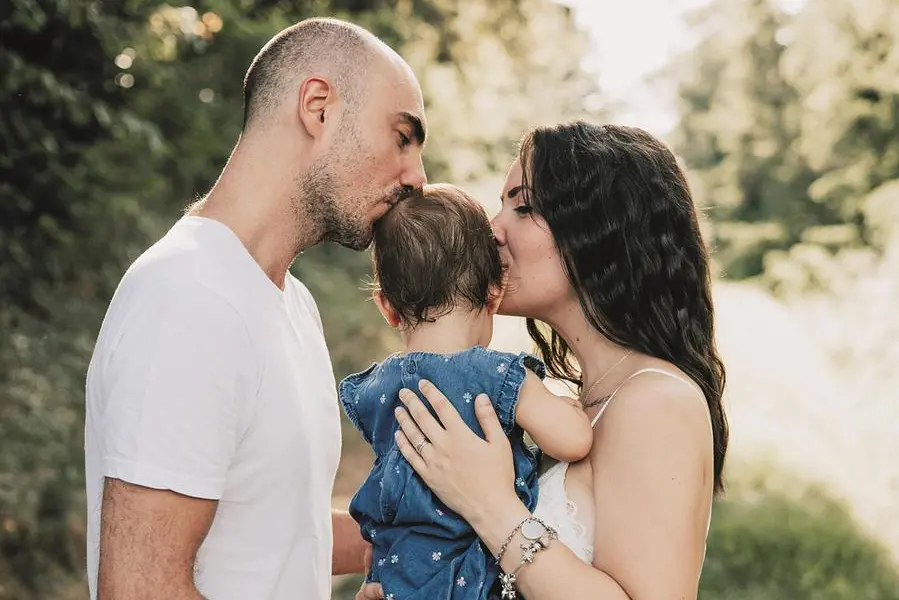 Benedetta Iusco, impiegata di Novara, con il marito Marco e la prima delle due loro figlie