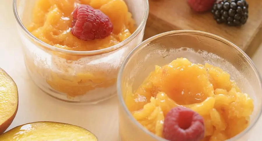 Sorbetto di pesche e frutti di bosco