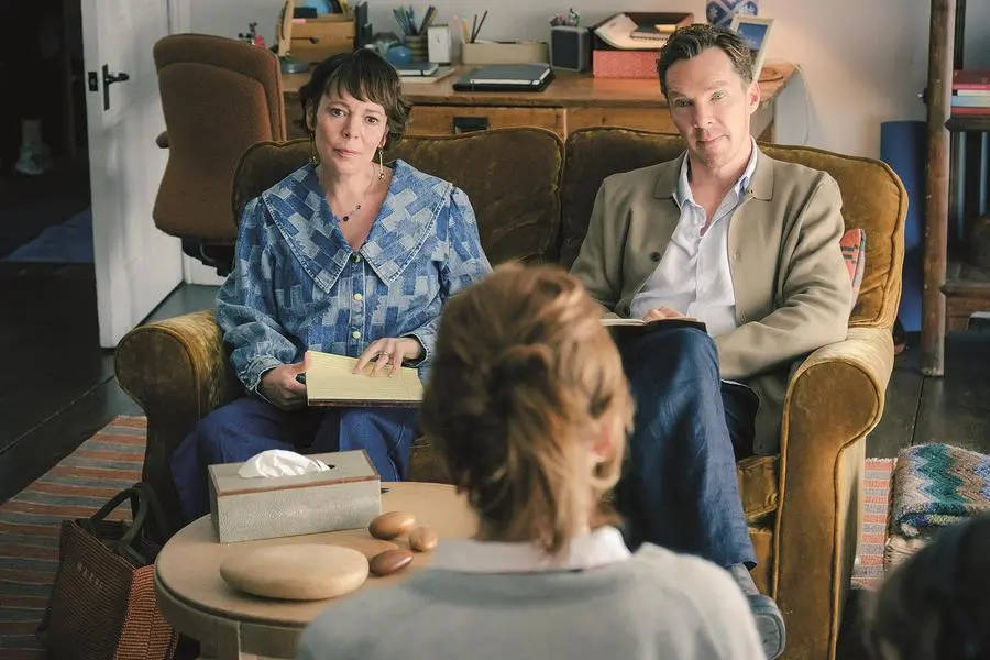 Olivia Colman e Benedict Cumberbatch, protagonisti del film I Roses, stanno facendo terapia di coppia. Il remake del classico del 1989 La\\u202Fguerra dei Roses \\u00E8 diretto da Jay Roach ed \\u00E8 nelle sale cinematografiche dal 27 agosto\\u202F2025.