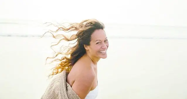 Come contrastare la caduta dei capelli nelle donne in menopausa