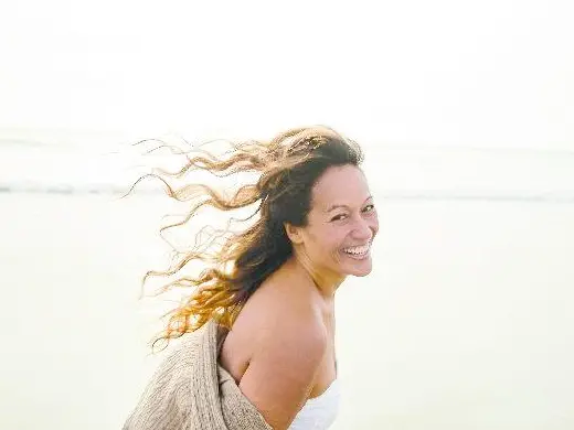 Come contrastare la caduta dei capelli nelle donne in menopausa