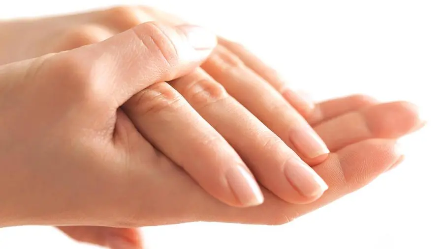 Mani: come si fa a ringiovanirne l’aspetto