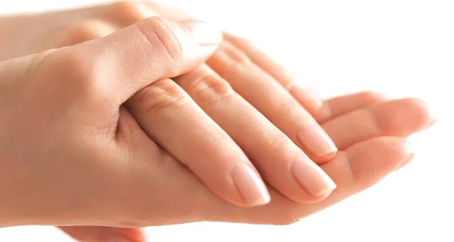 Mani: come si fa a ringiovanirne l’aspetto