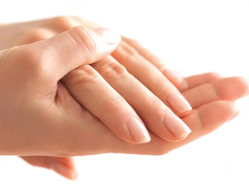 Mani: come si fa a ringiovanirne l’aspetto