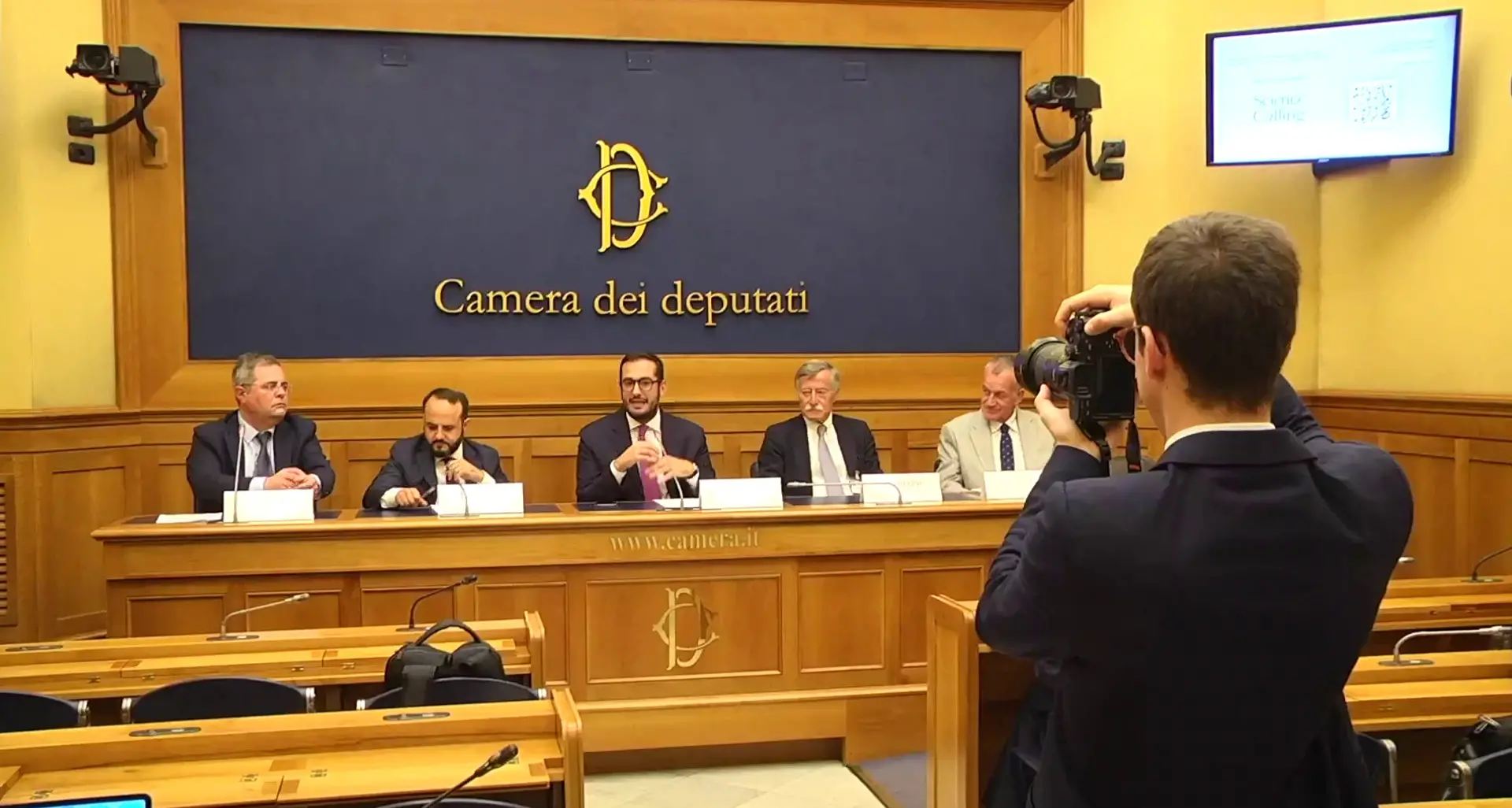 Science Calling, alla Camera il podcast che avvicina i cittadini alla ricerca