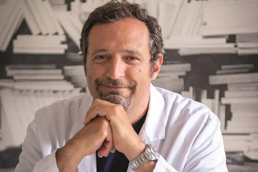 <p>Silvio Danese, primario di gastroenterologia all&#39;ospedale San Raffaele di Milano (foto di Giulia Bellezza)</p>\\n
