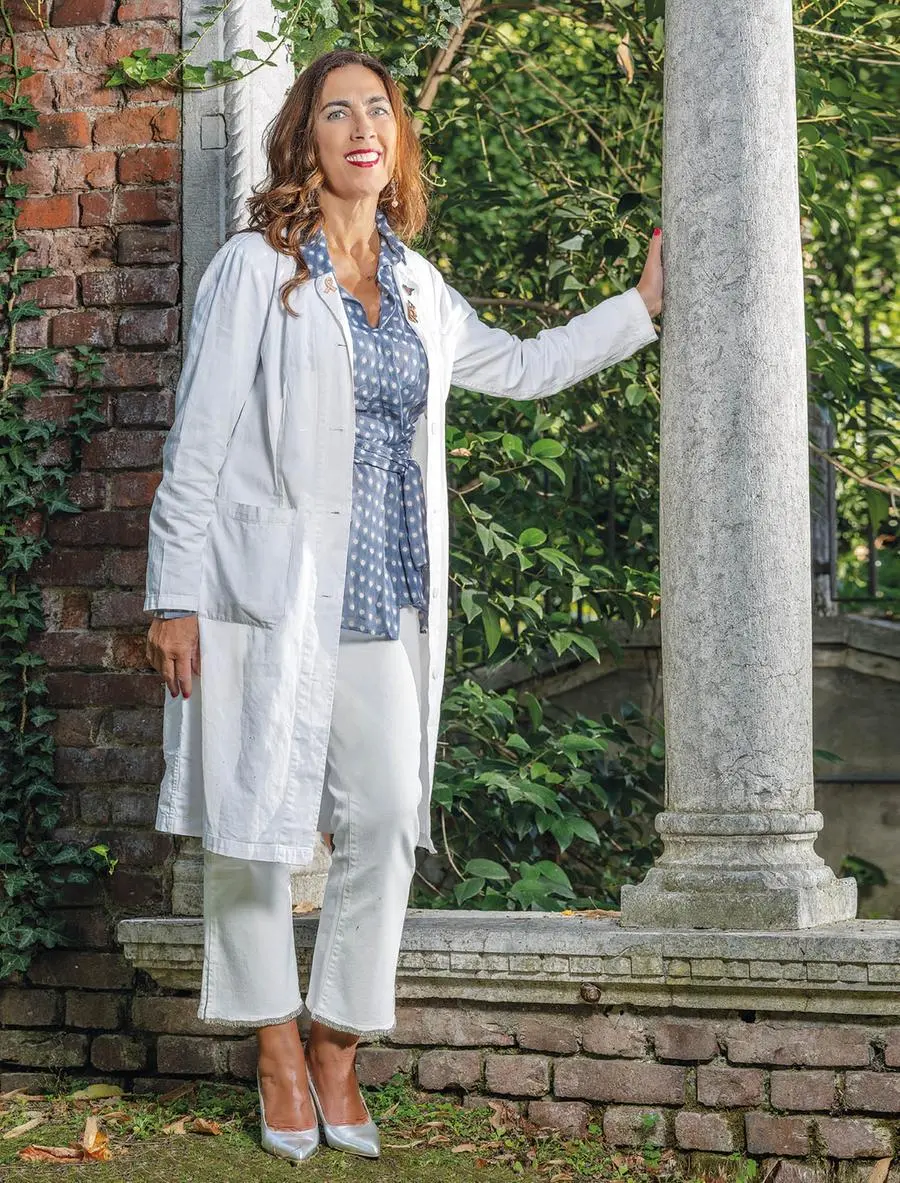 Laureata in Farmacia e specializzata in Farmacia ospedaliera, dopo una prima esperienza come informatrice medico-scientifica, Silvana Venezia ha intrapreso il percorso nella sanità pubblica lavorando in diverse realtà ospedaliere (foto di Manuel Cicchetti)