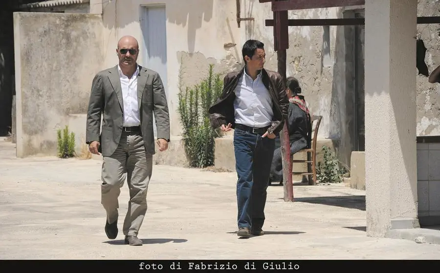 Luca Zingaretti nei panni del\\u202Fcommissario Montalbano con\\u202FPeppino Mazzotta, l’ispettore Fazio nella serie tv tratta dai\\u202Fromanzi di\\u202FAndrea Camilleri (foto di Fabrizio di Giulio)