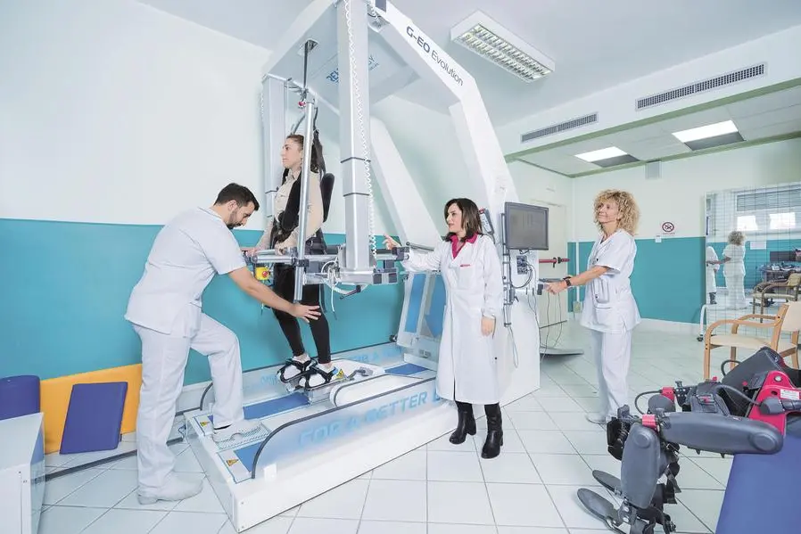 <p>Un robot del Centro Santa Maria della Provvidenza a Roma, in funzione sotto la guida di Irene Aprile, direttrice del dipartimento di Riabilitazione neuromotoria alla Fondazione Don Carlo Gnocchi (foto di Luigi Narici)</p>\\n