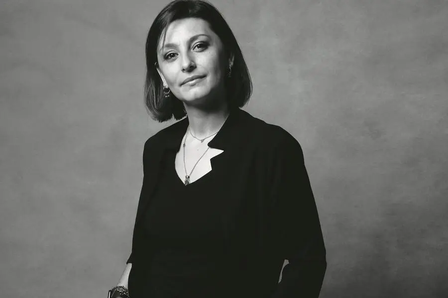 Alessandra Sorrentino, copywriter in un\\u2019agenzia di comunicazione, tiene un blog in cui racconta la sua esperienza con l\\u2019emicrania ed \\u00E8 presidente di Alleanza Cefalalgici, associazione di pazienti che supporta le persone che convivono con l\\u2019emicrania e altre forme di cefalea primaria. La foto \\u00E8 di Francesco Rossi e Nadir Bonazzi.