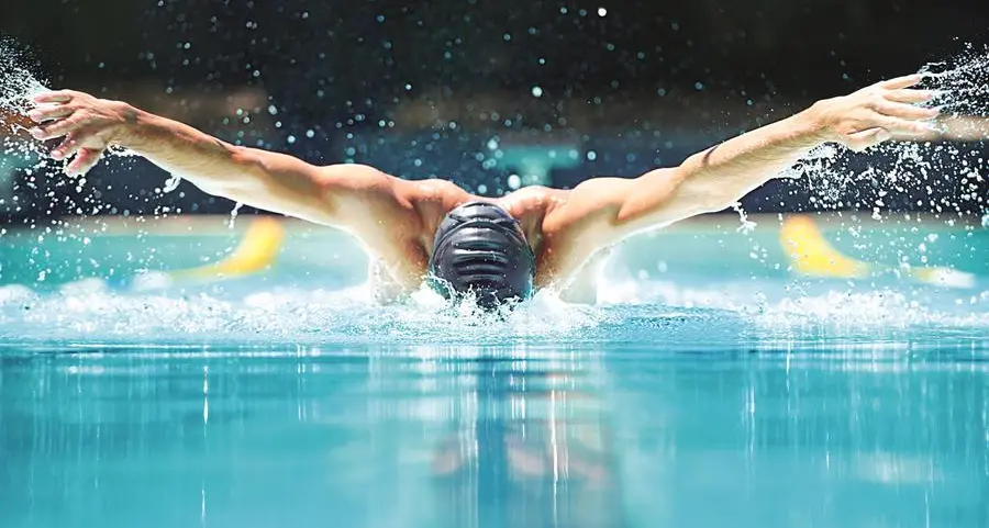 Come difendere pelle e capelli dal cloro della piscina