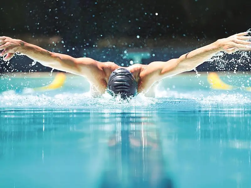 Come difendere pelle e capelli dal cloro della piscina