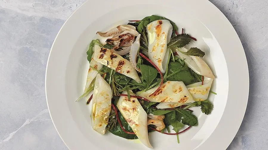 Insalata tiepida di calamari con olio al rosmarino