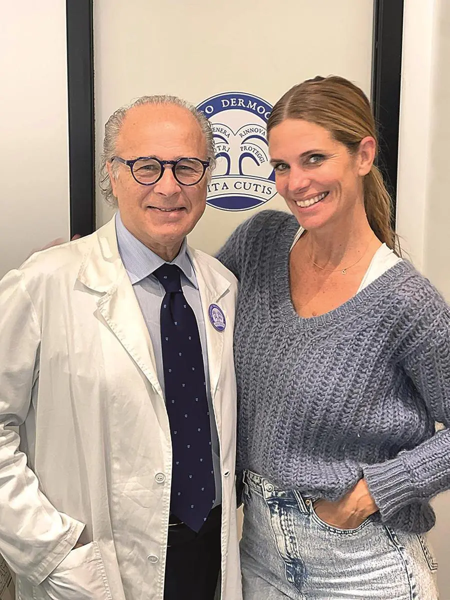 Lagerback con il dermatologo di fiducia, Antonino di Pietro, ideatore di un trattamento estetico dolce chiamato picotage